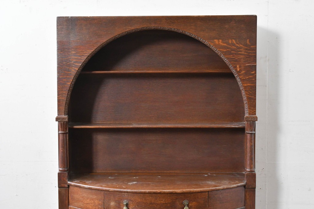 イギリスアンティーク　希少デザイン!!　オーク材　アーチトップ・ボウフロントデザインが魅力のオープンシェルフ　(R-087790)