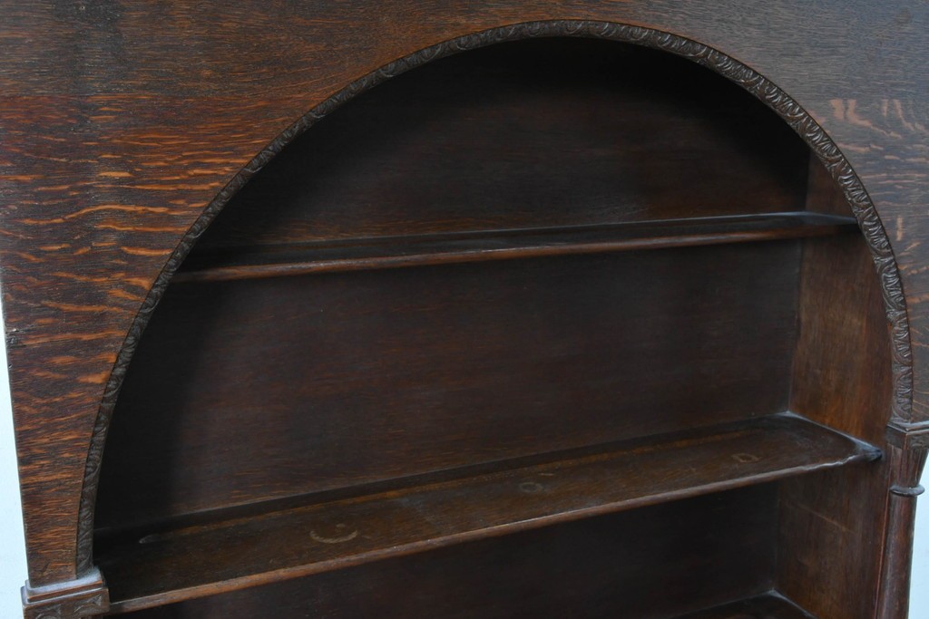 イギリスアンティーク　希少デザイン!!　オーク材　アーチトップ・ボウフロントデザインが魅力のオープンシェルフ　(R-087790)