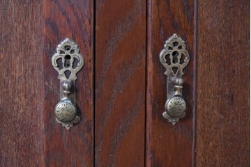 イギリスアンティーク　希少デザイン!!　オーク材　アーチトップ・ボウフロントデザインが魅力のオープンシェルフ　(R-087790)