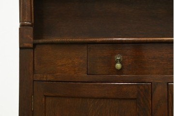 イギリスアンティーク　希少デザイン!!　オーク材　アーチトップとボウフロントデザインが魅力のカップボード　(R-087790)