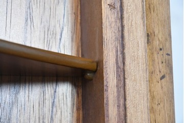 イギリスアンティーク　マホガニー材　繊細な木製格子があしらわれたガラス扉のコーナーキャビネット　(R-087791)