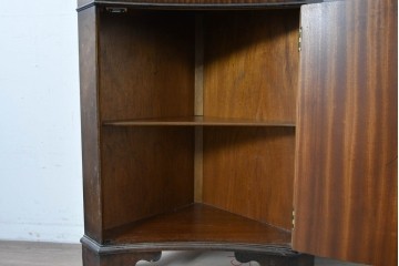 イギリスアンティーク　マホガニー材　繊細な木製格子があしらわれたガラス扉のコーナーキャビネット　(R-087791)