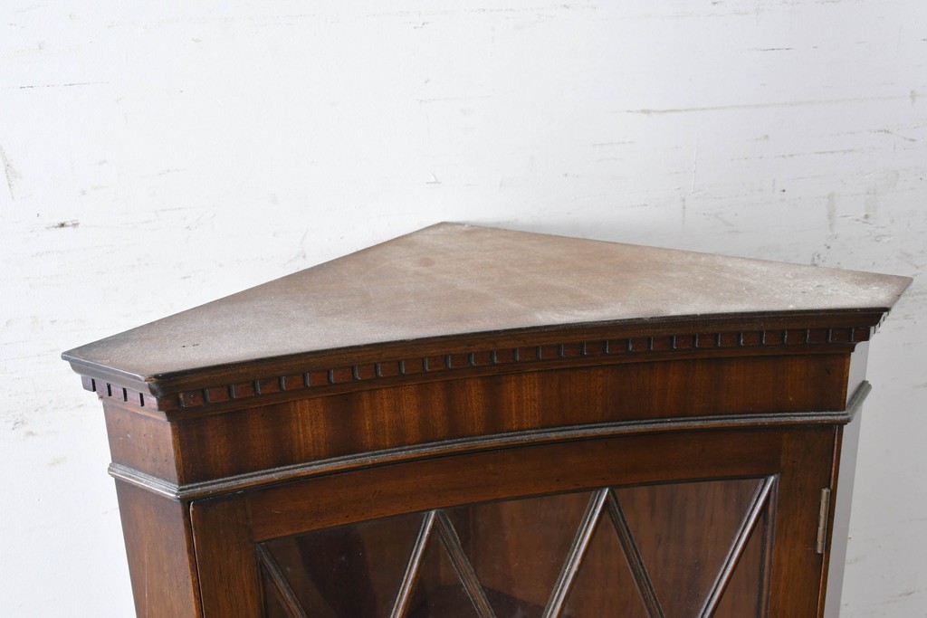 イギリスアンティーク　マホガニー材　繊細な木製格子があしらわれたガラス扉のコーナーキャビネット　(R-087791)