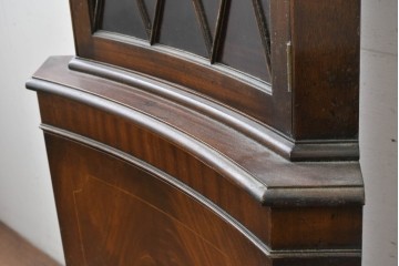 イギリスアンティーク　マホガニー材　繊細な木製格子があしらわれたガラス扉のコーナーキャビネット　(R-087791)