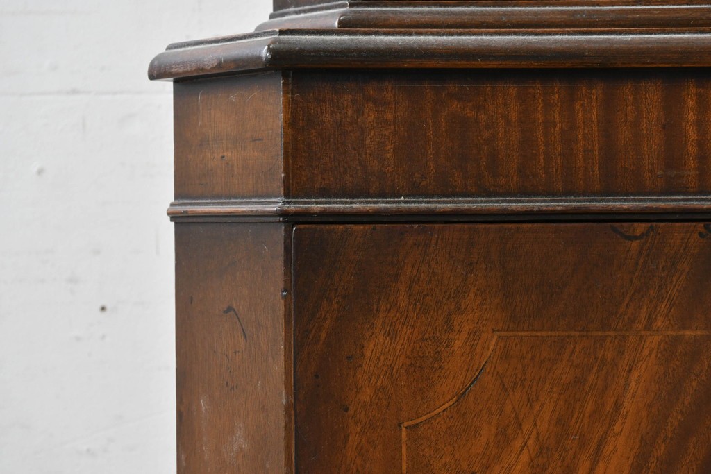 イギリスアンティーク　マホガニー材　繊細な木製格子があしらわれたガラス扉のコーナーキャビネット　(R-087791)