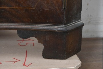 イギリスアンティーク　マホガニー材　繊細な木製格子があしらわれたガラス扉のコーナーキャビネット　(R-087791)