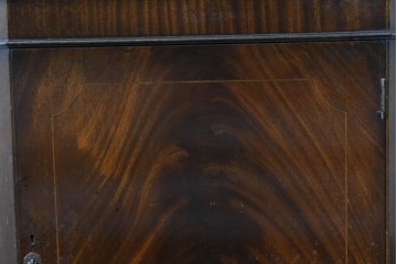 イギリスアンティーク　マホガニー材　繊細な木製格子があしらわれたガラス扉のコーナーキャビネット　(R-087791)