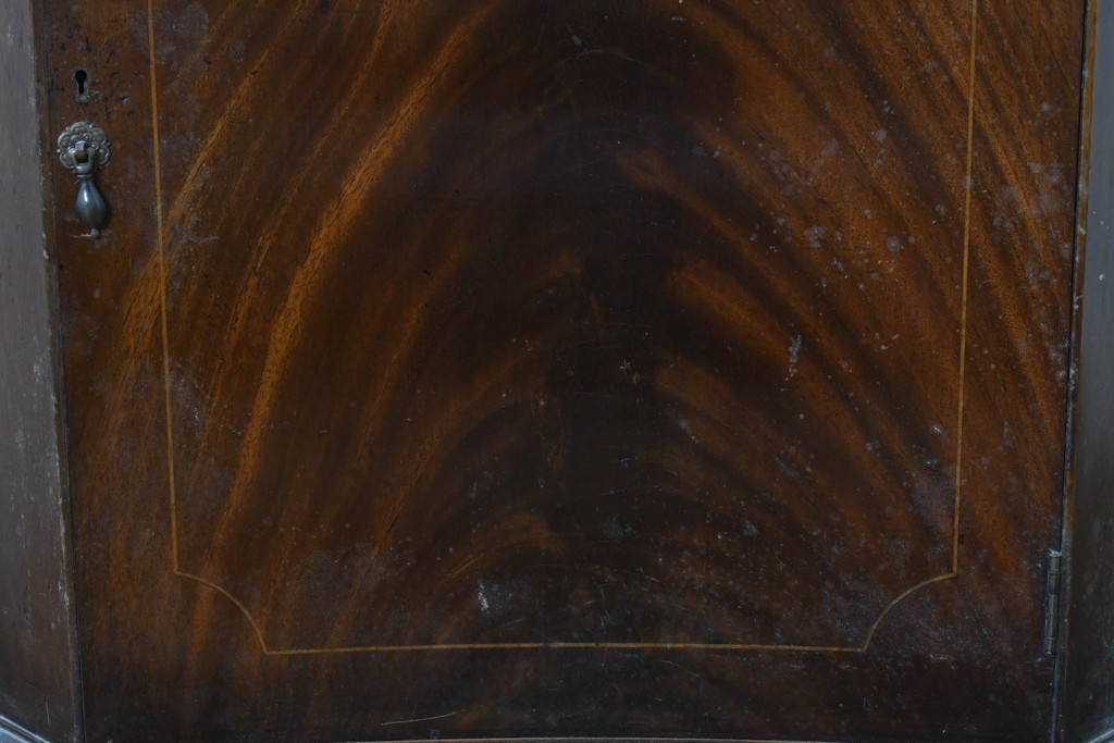 イギリスアンティーク　マホガニー材　繊細な木製格子があしらわれたガラス扉のコーナーキャビネット　(R-087791)