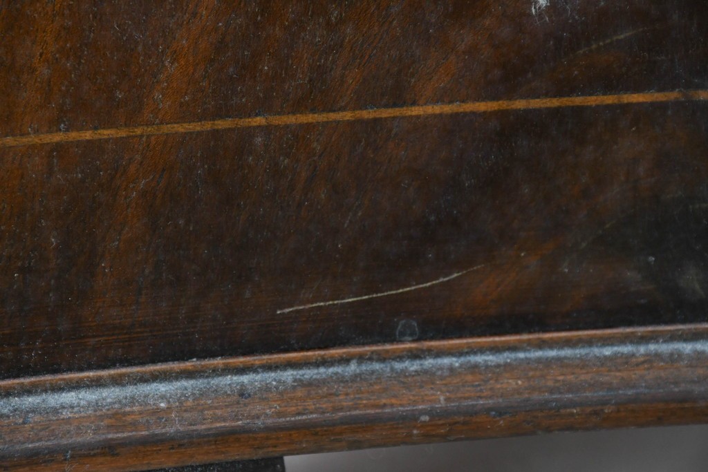 イギリスアンティーク　マホガニー材　繊細な木製格子があしらわれたガラス扉のコーナーキャビネット　(R-087791)