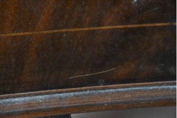 イギリスアンティーク　マホガニー材　繊細な木製格子があしらわれたガラス扉のコーナーキャビネット　(R-087791)