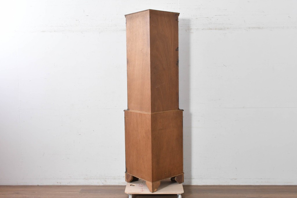 イギリスアンティーク　マホガニー材　繊細な木製格子があしらわれたガラス扉のコーナーキャビネット　(R-087791)