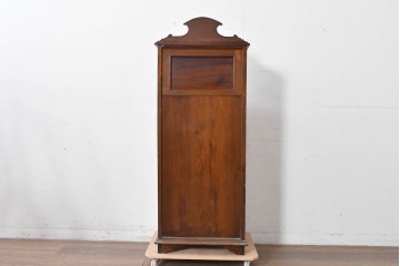 イギリスアンティーク　フラップ式収納が付いたクラシカルな彫刻入りミュージックキャビネット　(R-087793)