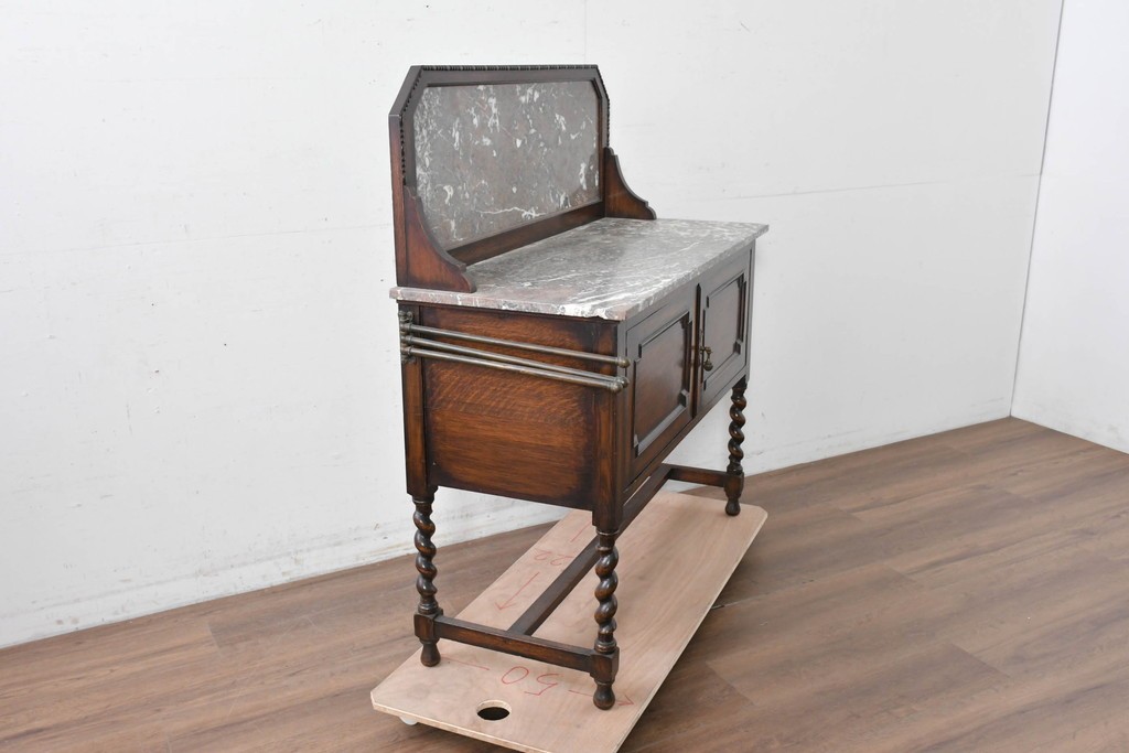 イギリスアンティーク　オーク材　バーリーシュガーツイストレッグが印象的なタオルハンガー付きのウォッシュスタンド　(R-087794)