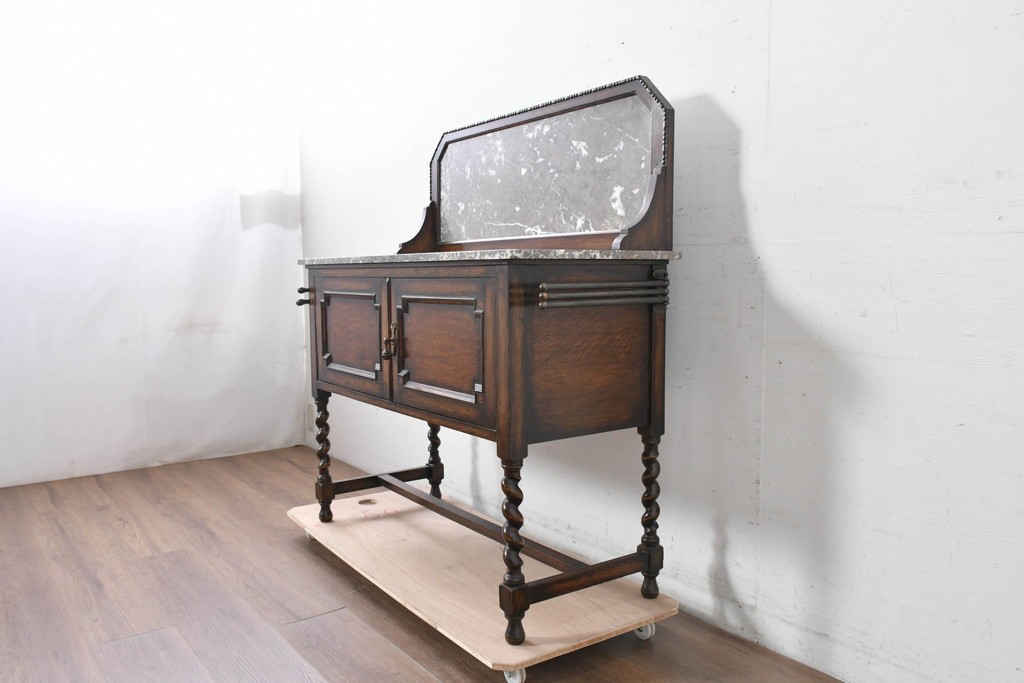 イギリスアンティーク　オーク材　バーリーシュガーツイストレッグが印象的なタオルハンガー付きのウォッシュスタンド　(R-087794)