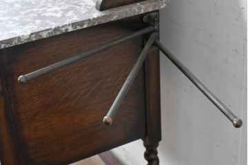 イギリスアンティーク　オーク材　バーリーシュガーツイストレッグが印象的なタオルハンガー付きのウォッシュスタンド　(R-087794)