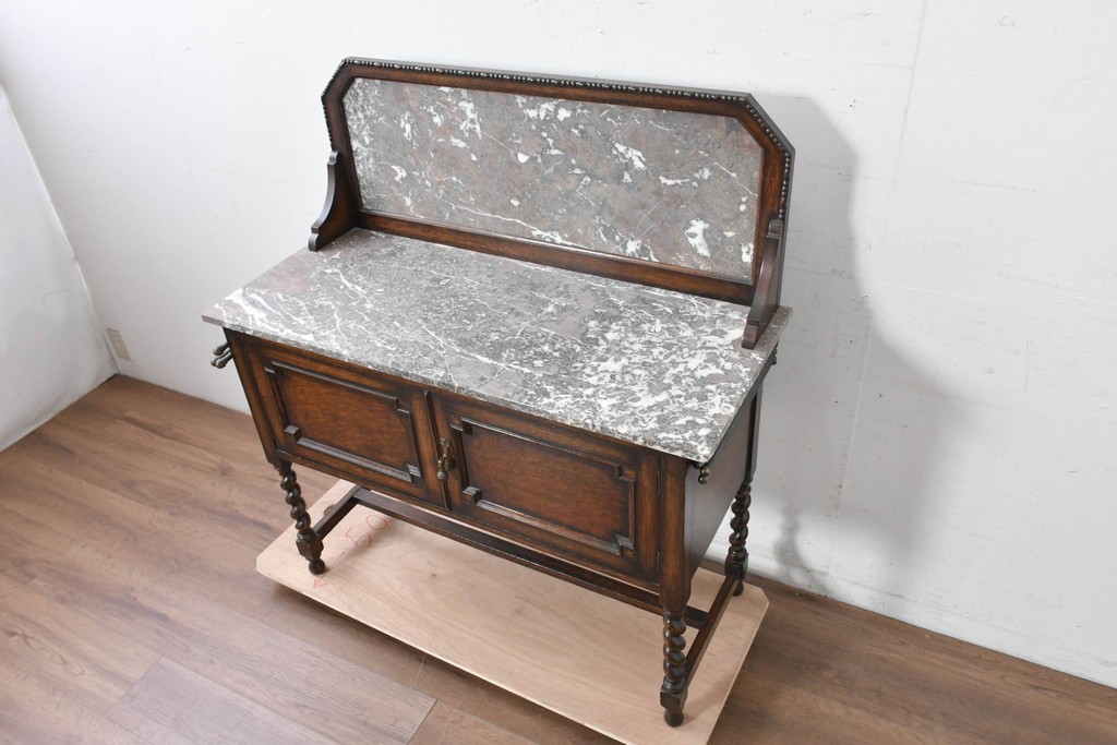 イギリスアンティーク　オーク材　バーリーシュガーツイストレッグが印象的なタオルハンガー付きのウォッシュスタンド　(R-087794)