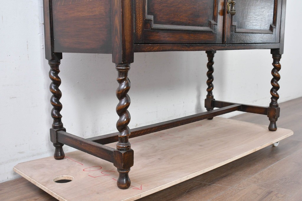 イギリスアンティーク　オーク材　バーリーシュガーツイストレッグが印象的なタオルハンガー付きのウォッシュスタンド　(R-087794)