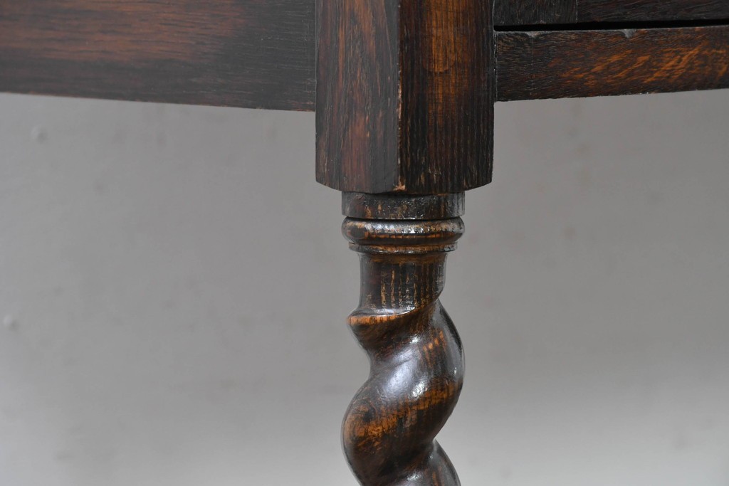 イギリスアンティーク　オーク材　バーリーシュガーツイストレッグが印象的なタオルハンガー付きのウォッシュスタンド　(R-087794)