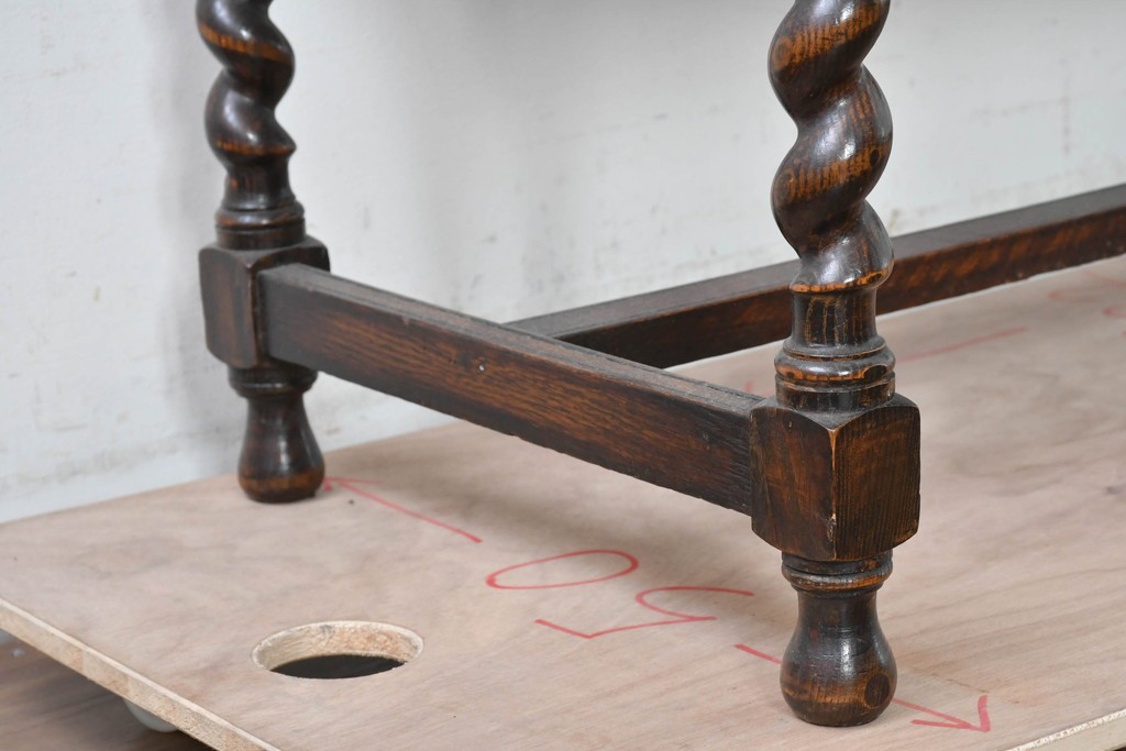 イギリスアンティーク　オーク材　バーリーシュガーツイストレッグが印象的なタオルハンガー付きのウォッシュスタンド　(R-087794)