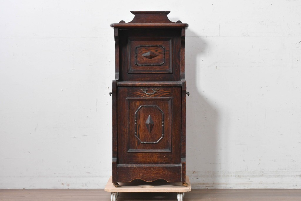 イギリスアンティーク　オーク材　クラシカルな彫刻入りのコールボックス　(R-087795)