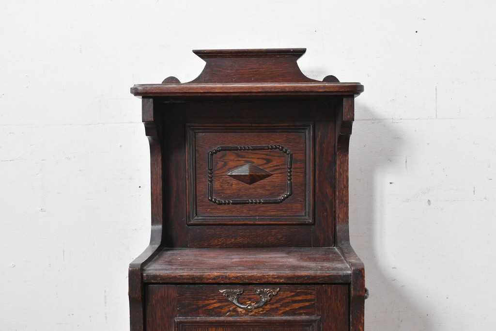 イギリスアンティーク　オーク材　クラシカルな彫刻入りのコールボックス　(R-087795)