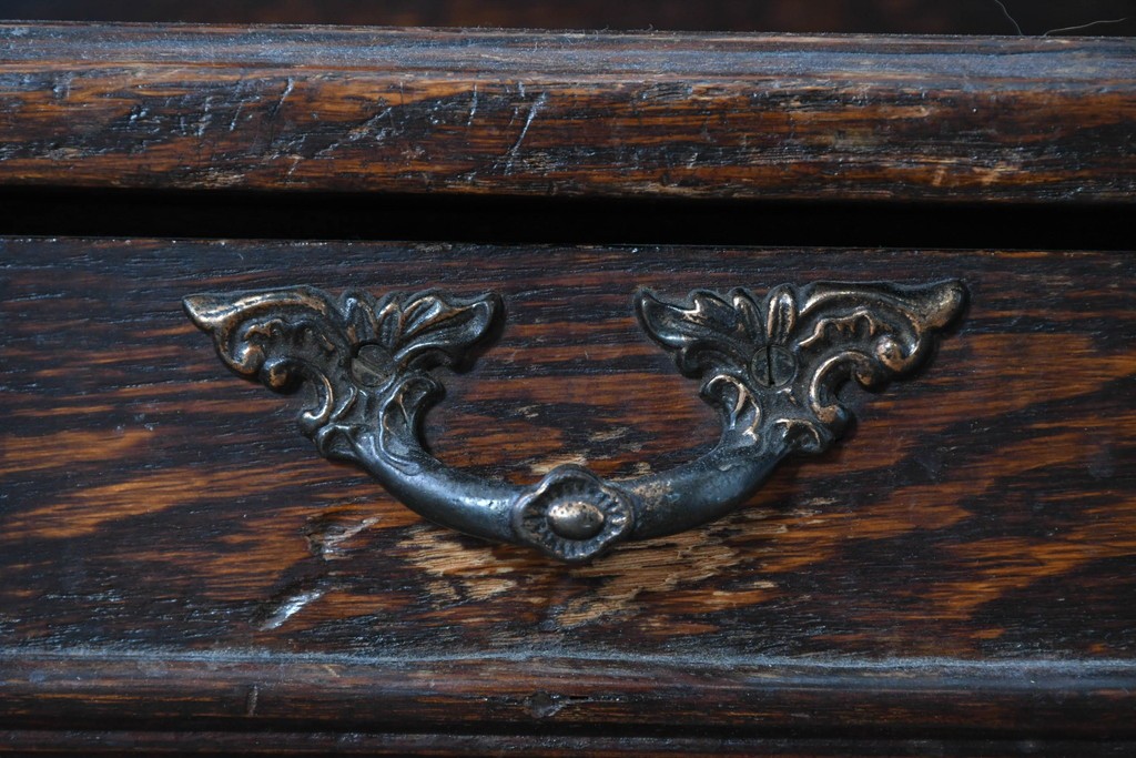 イギリスアンティーク　オーク材　クラシカルな彫刻入りのコールボックス　(R-087795)