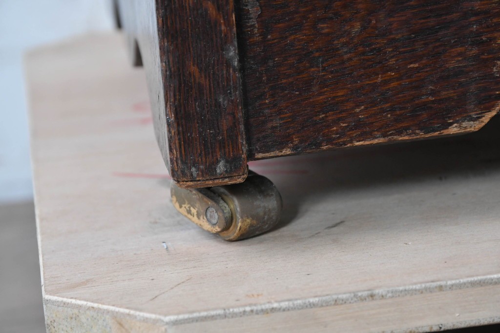 イギリスアンティーク　オーク材　クラシカルな彫刻入りのコールボックス　(R-087795)