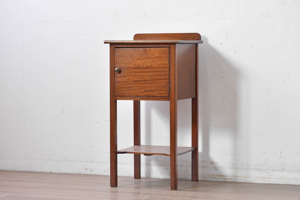 イギリスアンティーク　マホガニー材　シンプルで上品な収納付きサイドテーブル　(R-087796)