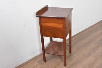 イギリスアンティーク　マホガニー材　シンプルで上品な収納付きサイドテーブル　(R-087796)