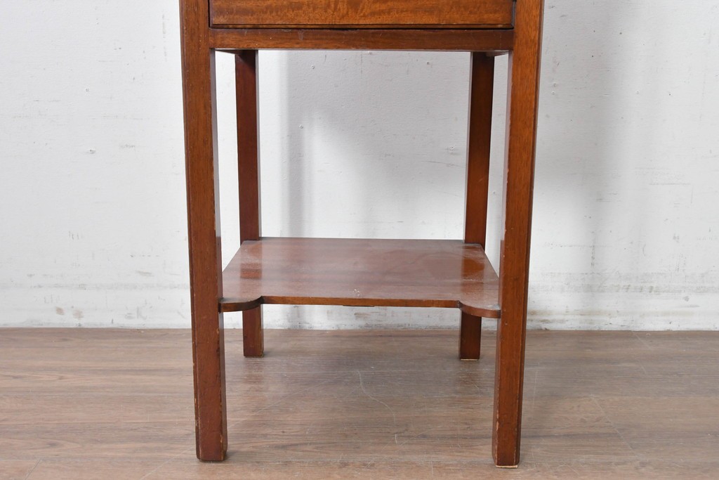 イギリスアンティーク　マホガニー材　シンプルで上品な収納付きサイドテーブル　(R-087796)