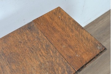 イギリスアンティーク　コンパクトで使い勝手の良い引き出し付きバタフライサイドテーブル　(R-087797)