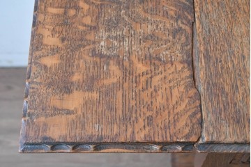 イギリスアンティーク　コンパクトで使い勝手の良い引き出し付きバタフライサイドテーブル　(R-087797)