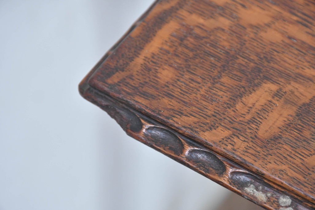 イギリスアンティーク　コンパクトで使い勝手の良い引き出し付きバタフライサイドテーブル　(R-087797)