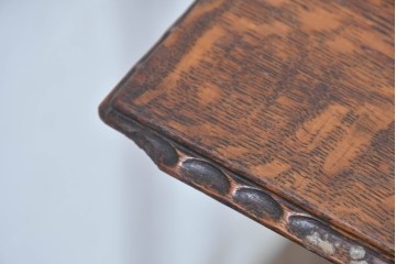 イギリスアンティーク　コンパクトで使い勝手の良い引き出し付きバタフライサイドテーブル　(R-087797)