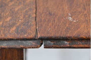 イギリスアンティーク　コンパクトで使い勝手の良い引き出し付きバタフライサイドテーブル　(R-087797)