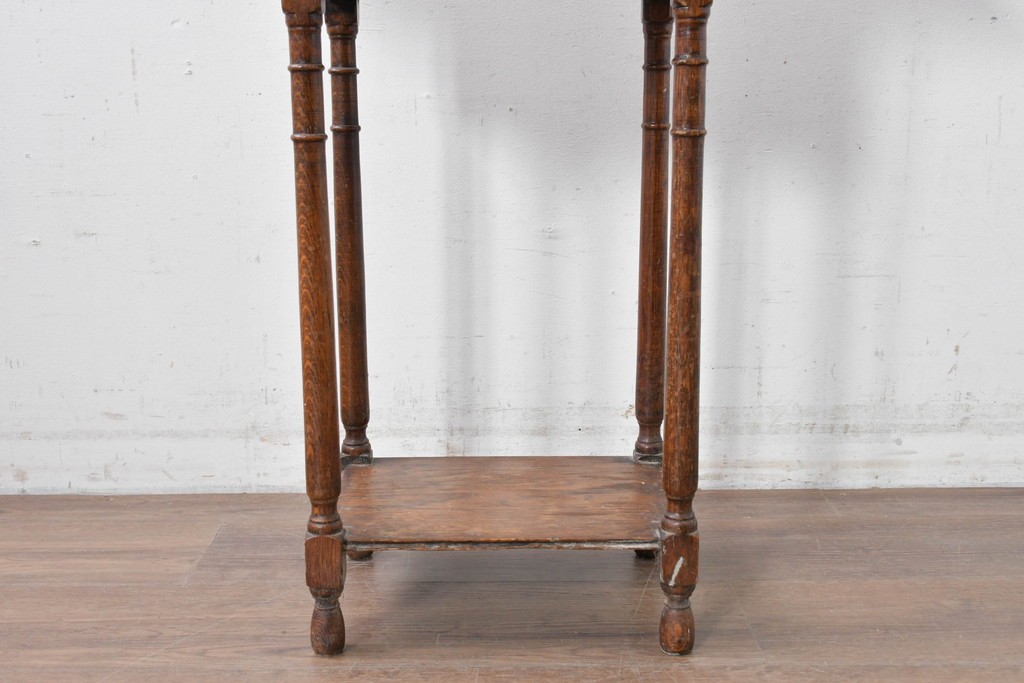 イギリスアンティーク　コンパクトで使い勝手の良い引き出し付きバタフライサイドテーブル　(R-087797)