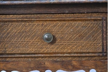 イギリスアンティーク　コンパクトで使い勝手の良い引き出し付きバタフライサイドテーブル　(R-087797)