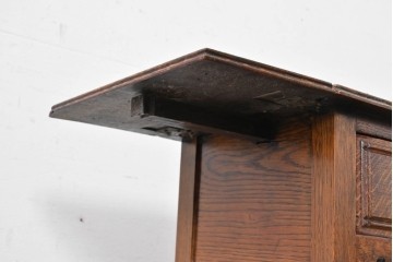 イギリスアンティーク　コンパクトで使い勝手の良い引き出し付きバタフライサイドテーブル　(R-087797)