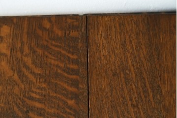 イギリスアンティーク　コンパクトで使い勝手の良い引き出し付きバタフライサイドテーブル　(R-087797)