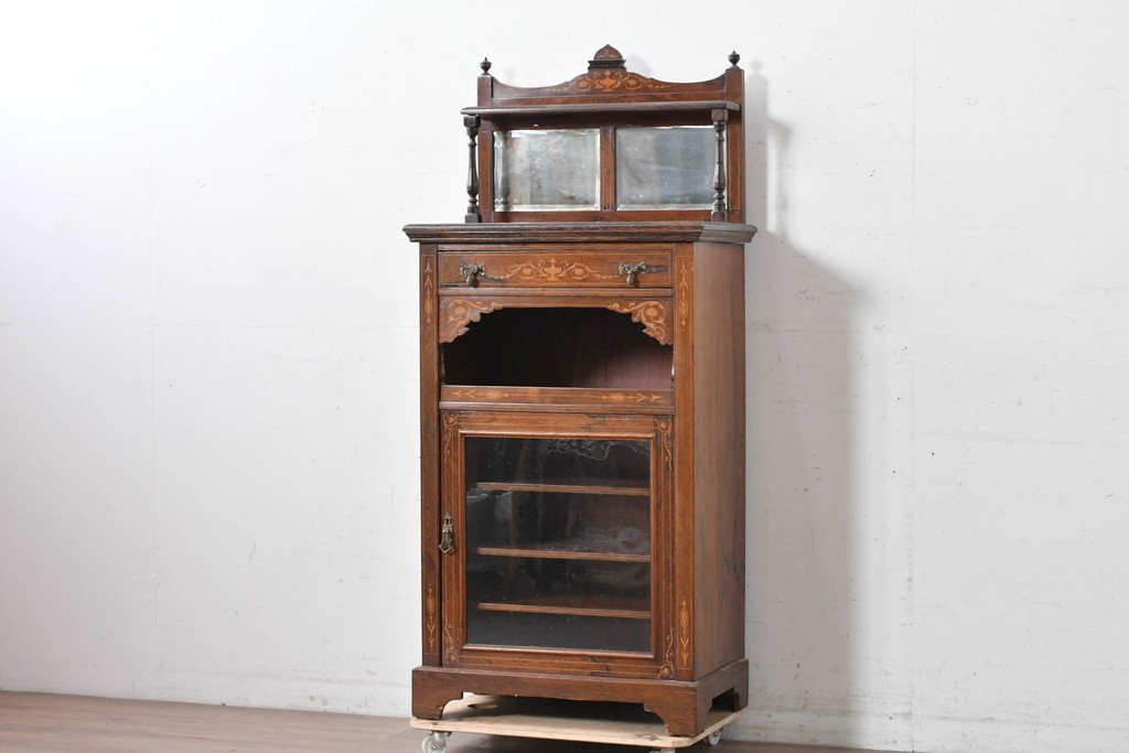 イギリスアンティーク　ローズウッド材　コンパクトなサイズ感がうれしい象嵌入りのミュージックキャビネット　(R-087798)