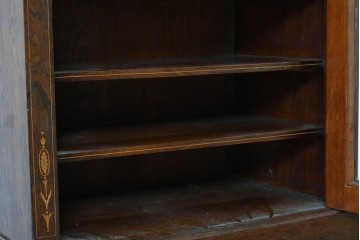 イギリスアンティーク　ローズウッド材　コンパクトなサイズ感がうれしい象嵌入りのミュージックキャビネット　(R-087798)