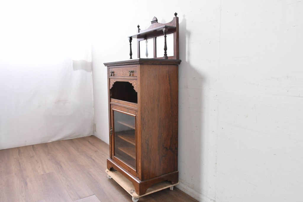 イギリスアンティーク　ローズウッド材　コンパクトなサイズ感がうれしい象嵌入りのミュージックキャビネット　(R-087798)