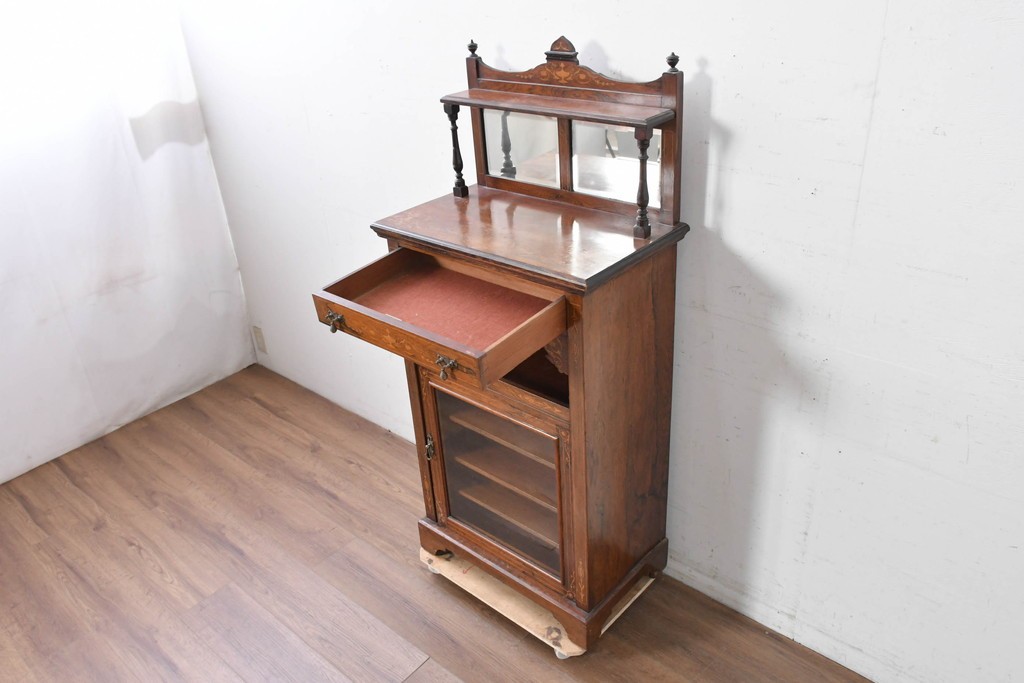 イギリスアンティーク　ローズウッド材　コンパクトなサイズ感がうれしい象嵌入りのミュージックキャビネット　(R-087798)