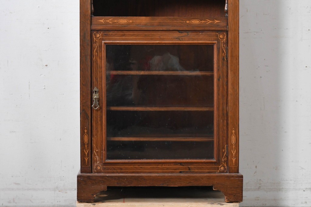 イギリスアンティーク　ローズウッド材　コンパクトなサイズ感がうれしい象嵌入りのミュージックキャビネット　(R-087798)