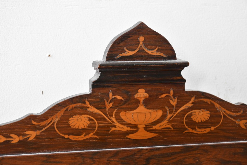 イギリスアンティーク　ローズウッド材　コンパクトなサイズ感がうれしい象嵌入りのミュージックキャビネット　(R-087798)