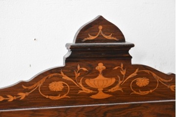 イギリスアンティーク　ローズウッド材　コンパクトなサイズ感がうれしい象嵌入りのミュージックキャビネット　(R-087798)