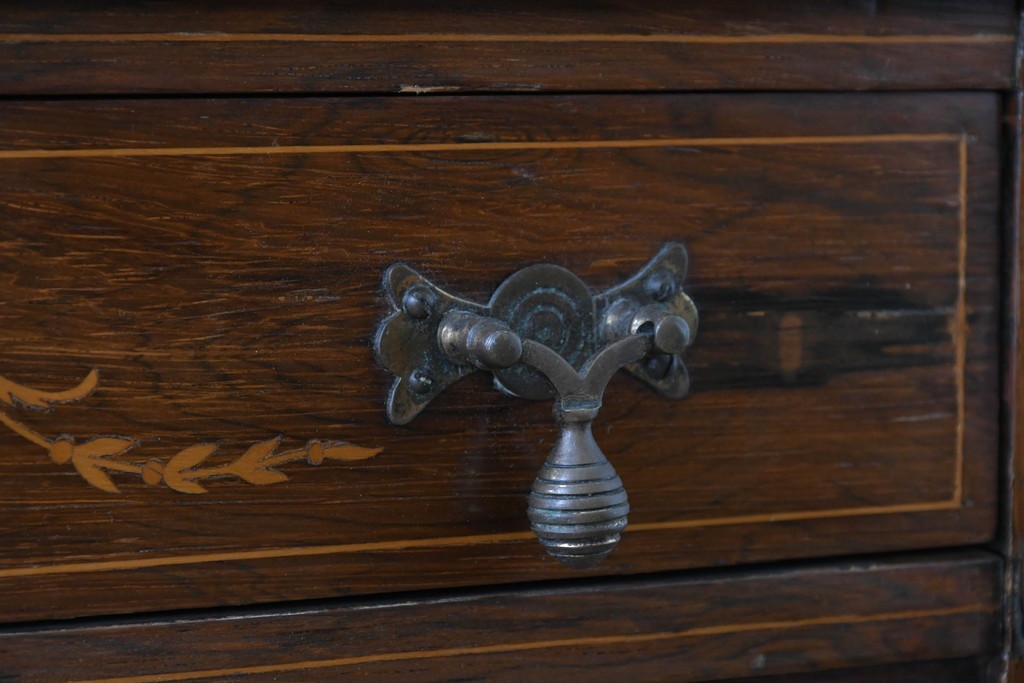 イギリスアンティーク　ローズウッド材　コンパクトなサイズ感がうれしい象嵌入りのミュージックキャビネット　(R-087798)