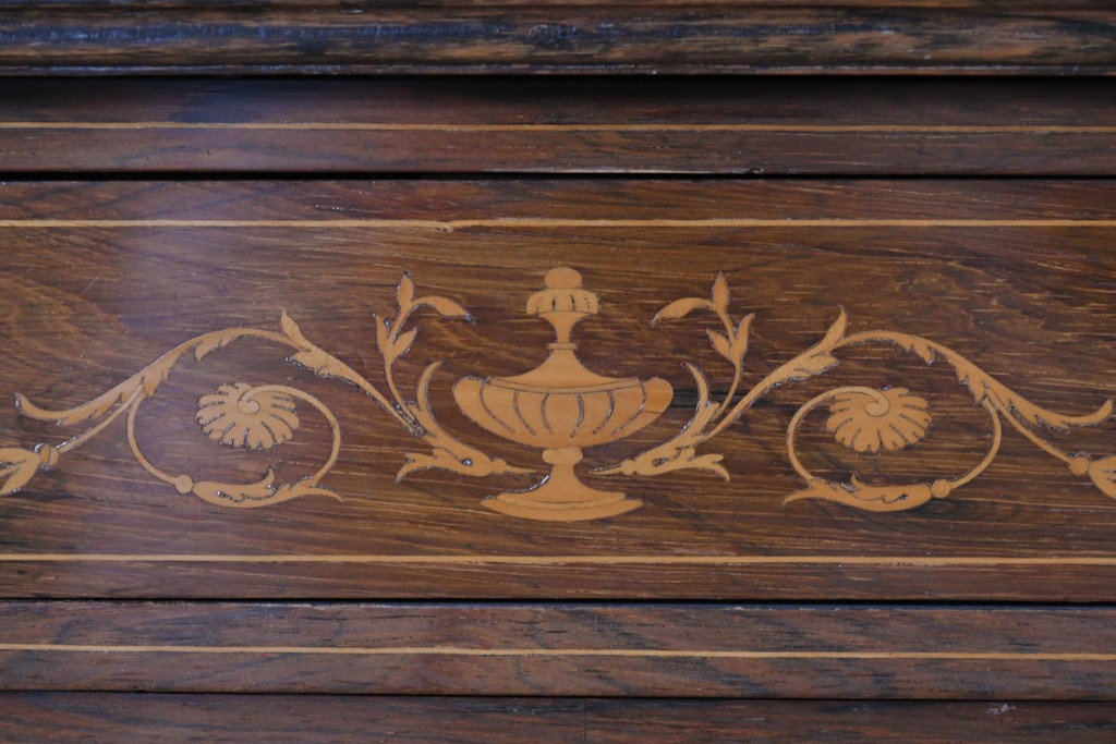 イギリスアンティーク　ローズウッド材　コンパクトなサイズ感がうれしい象嵌入りのミュージックキャビネット　(R-087798)