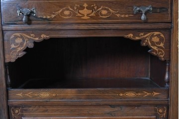 イギリスアンティーク　ローズウッド材　コンパクトなサイズ感がうれしい象嵌入りのミュージックキャビネット　(R-087798)