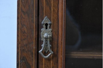 イギリスアンティーク　ローズウッド材　コンパクトなサイズ感がうれしい象嵌入りのミュージックキャビネット　(R-087798)